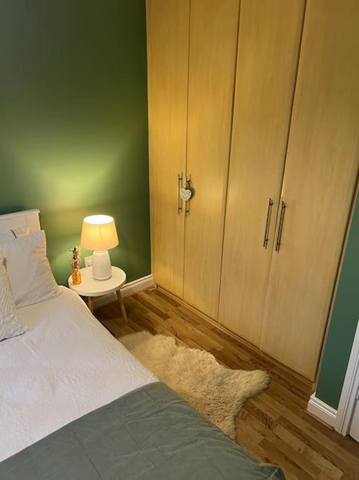 Cosy 2 Double Bed Apartment Swords Exteriér fotografie